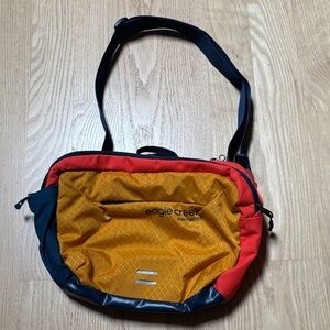 Eagle Creek Unisex Wayfinder Crossbody Travel Bag